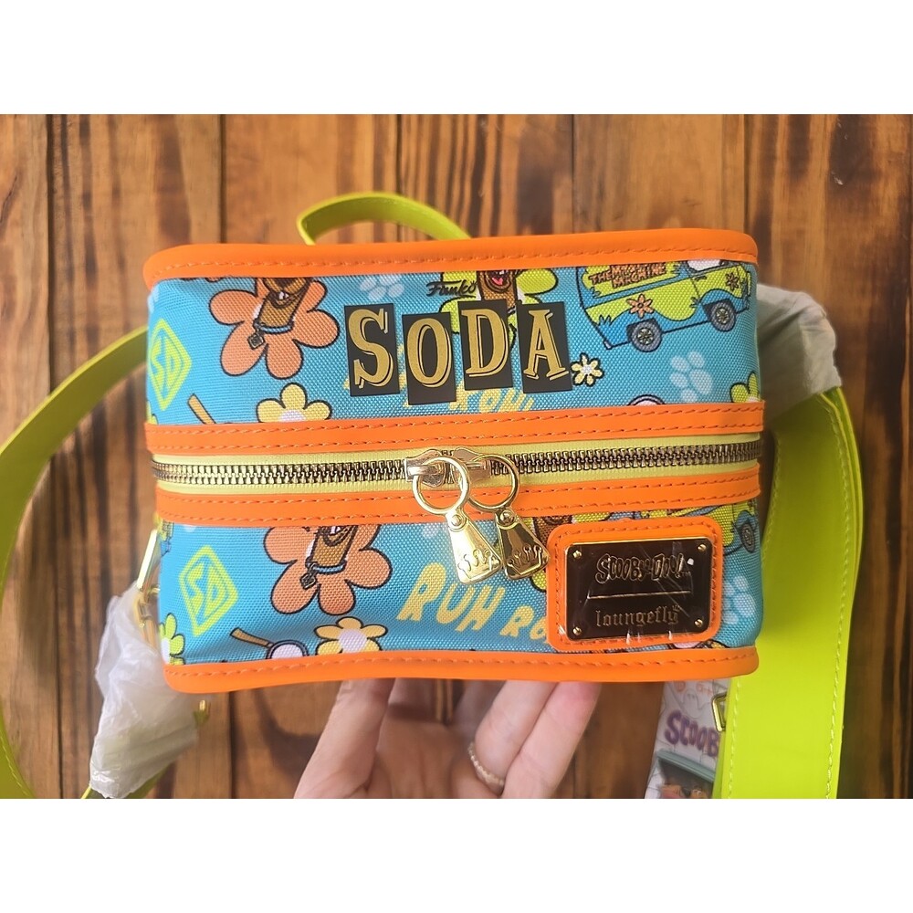 New! With Tags. FUNKO Loungefly Soda Scooby-Doo 6-pack cooler Lunch Bag Classic